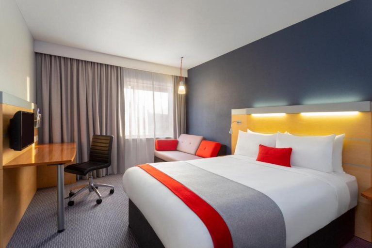Bedroom 3, Holiday Inn Express BIRMINGHAM - REDDITCH by IHG, Worcestershire
