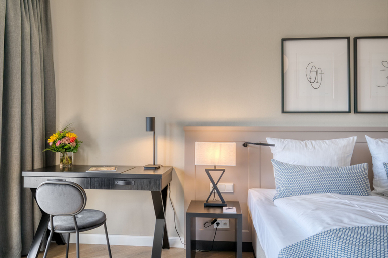 Bedroom 2, Hotel Eisenhut, Ansbach