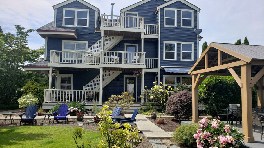 Exterior & Views 2, The Heron Inn & Day Spa, Skagit