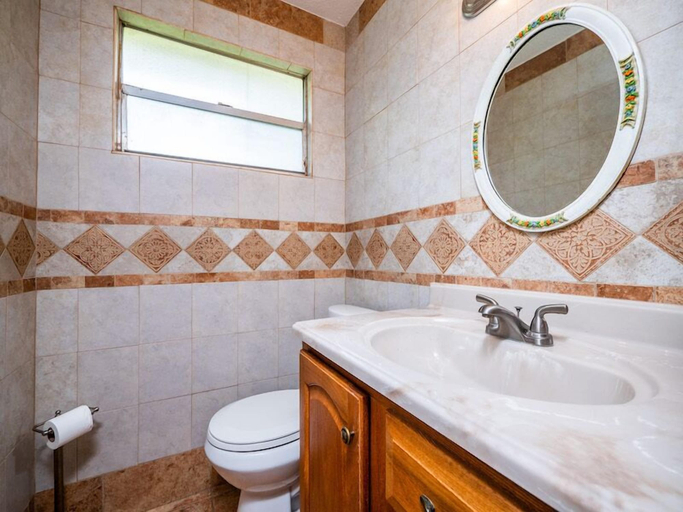 Bathroom 4, The Tree'Ke Resort, Marion