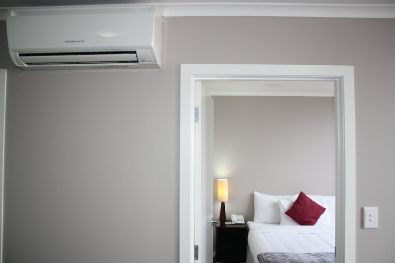 Bedroom 3, Quest On Ward, Hamilton