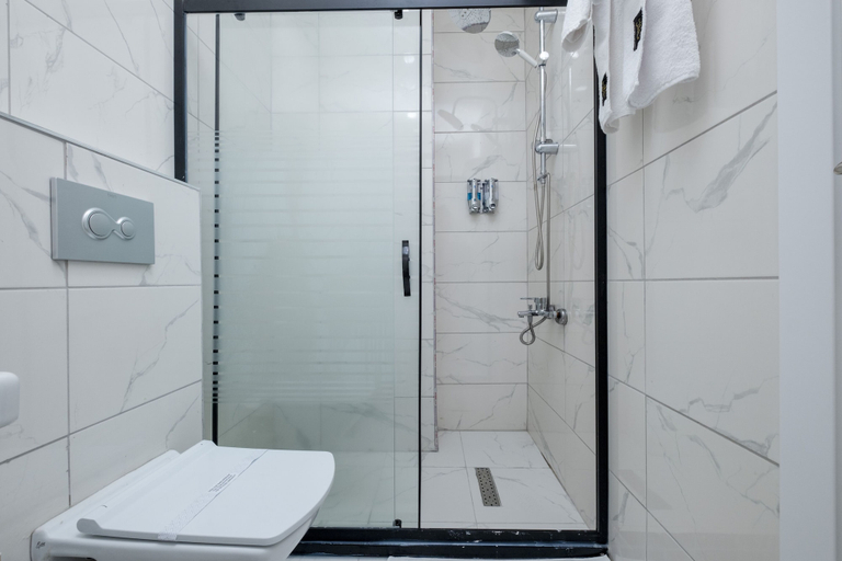 Bathroom 5, Lavender Airport Hotel, Arnavutkoy