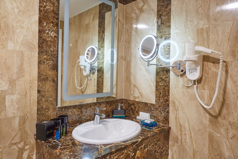 Bathroom 5, Lebada Luxury Resort & Spa, Crisan
