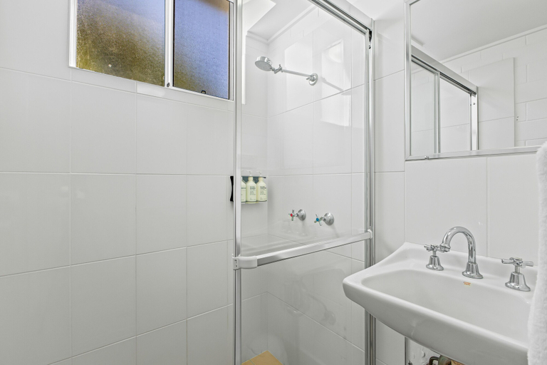 Bathroom 4, The Islander Holiday Resort, Redland Bal