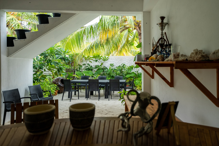 Food & Drinks 4, Island Zephyr, Baa Atoll