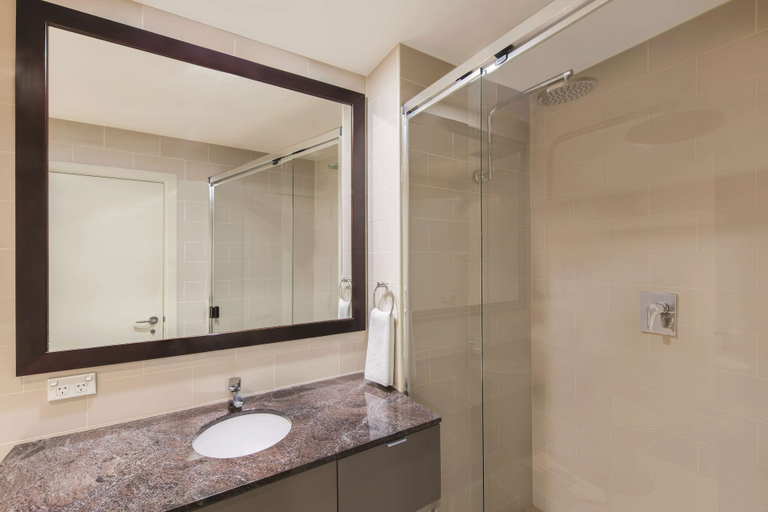 Bathroom 5, Adina Apartment Hotel Adelaide Treasury, Adelaide