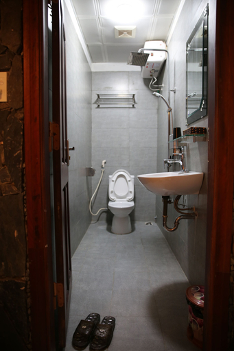Bathroom 5, Historic Eco House & Ha Giang Loop, Hà Giang
