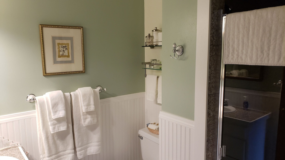 Bathroom 5, The Heron Inn & Day Spa, Skagit
