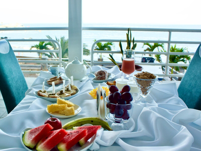 Food & Drinks 5, Hotel Restaurant Falucho Paradise Beach