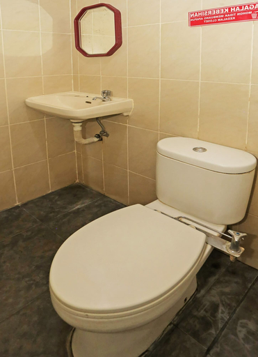 Bathroom 5, Hotel O Ciputat, South Tangerang