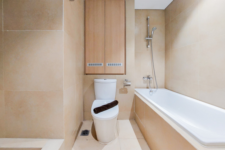 Bathroom 5, Nice and Comfort 2BR at Branz BSD City Apartment By Travelio, Tangerang Selatan