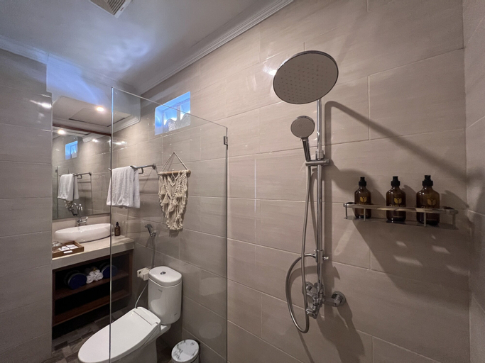 Bathroom 4