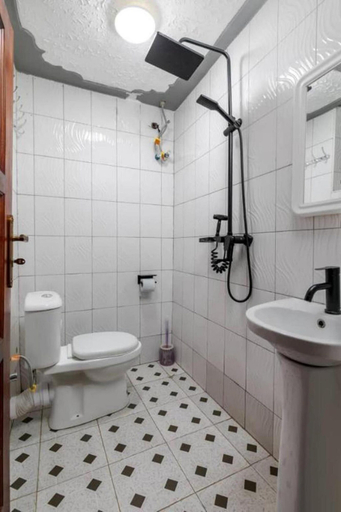 Bathroom, Haber Motel, Entebbe