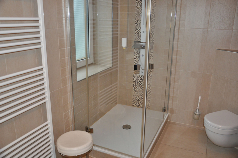Bathroom 4, Golf- und Wellnesshotel Zur Amtsheide, Uelzen