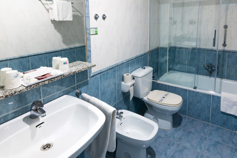 Bathroom 4, Hotel San Glorio, Cantabria