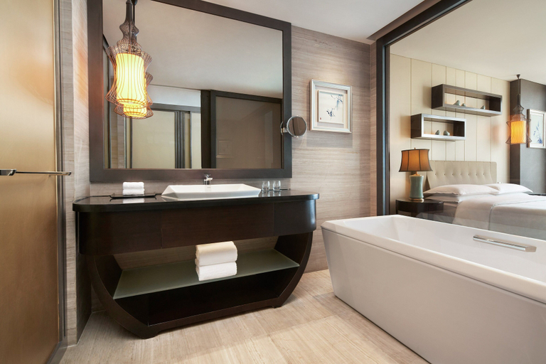 Bathroom 5, Sheraton Shanghai Waigaoqiao Hotel, Shanghai