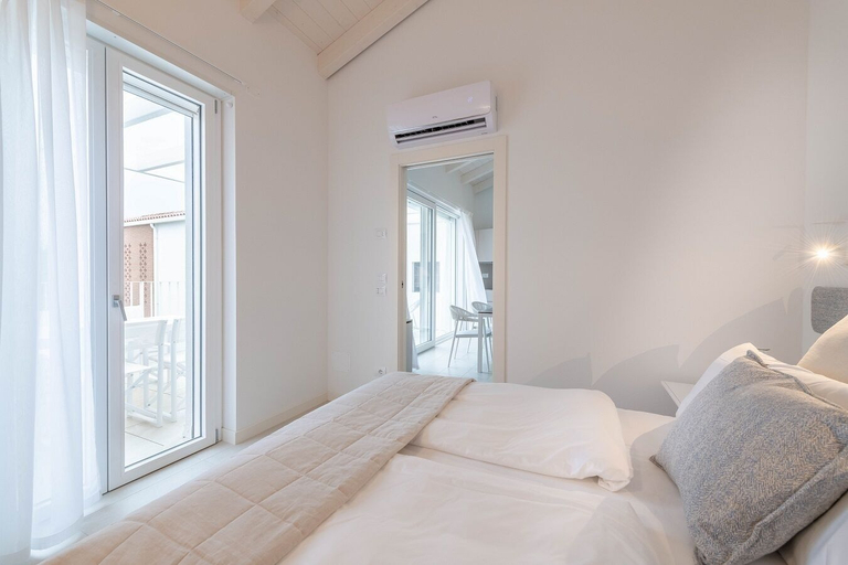 Bedroom 5, Pareus Beach Resort, Venezia