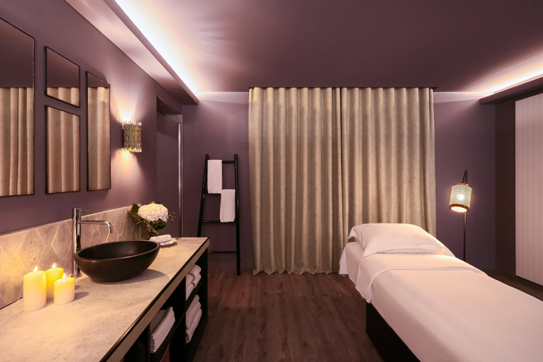 Bedroom 3, Hôtel Barrière Le Royal Deauville, Calvados