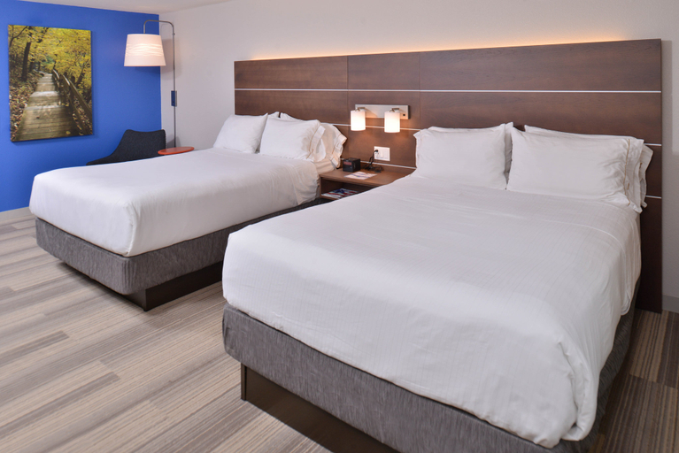Bedroom 4, Holiday Inn Express & Suites STEVENS POINT by IHG, Portage