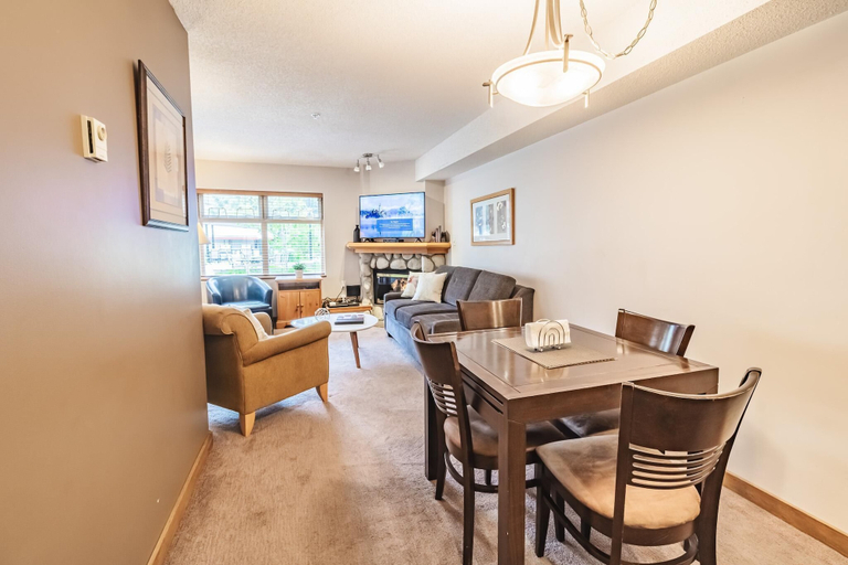 Food & Drinks, Whistler Vacation Club Lake Placid Lodge - 120, Squamish-Lillooet