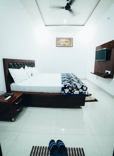 Bedroom 2, Hotel DM Heavens, Bhiwani