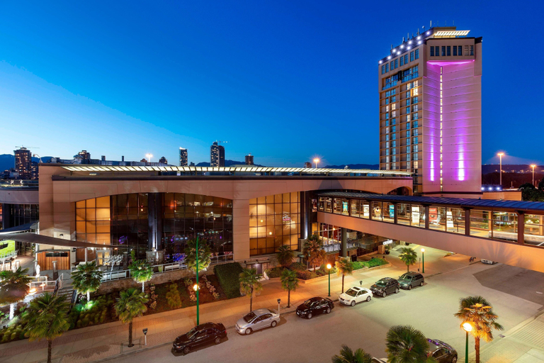Exterior & Views