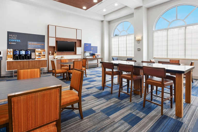 Food & Drinks 5, Holiday Inn Express & Suites WARRENTON by IHG, Fauquier