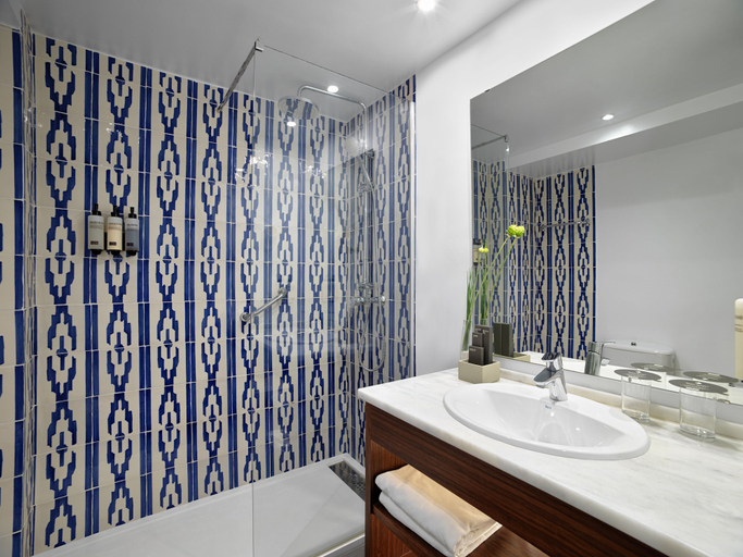 Bathroom 5, H10 Delfín - Adults Only, Tarragona