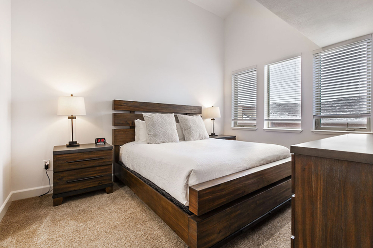 Bedroom 2, Crestview Condominiums by All Seasons Resort Lodging, Summit