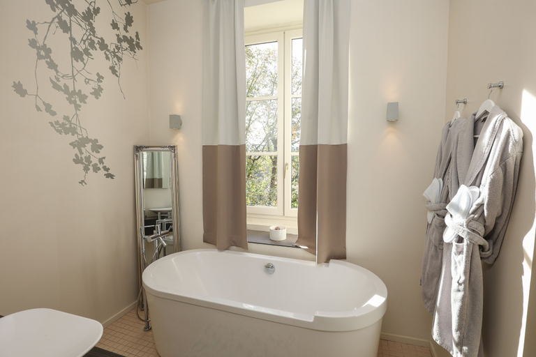 Bathroom 4, Hôtel Château Lacan, Corrèze