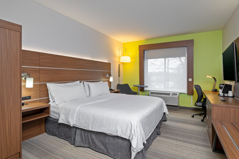 Bedroom 3, Holiday Inn Express & Suites WOODBRIDGE by IHG, Prince William