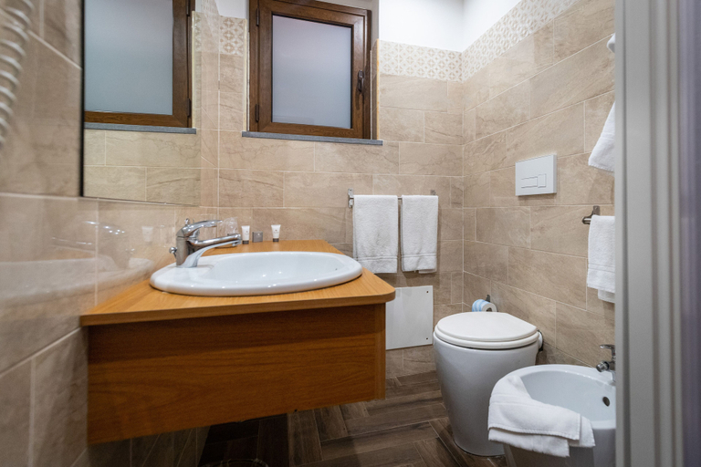 Bathroom 5, La Terra dei Sogni Country Hotel, Catania