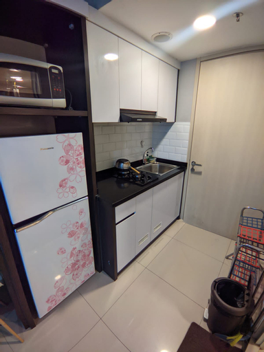 Dining Room 5, Nice pool view from studio room at Springlake Apartment Summarecon Bekasi, Bekasi