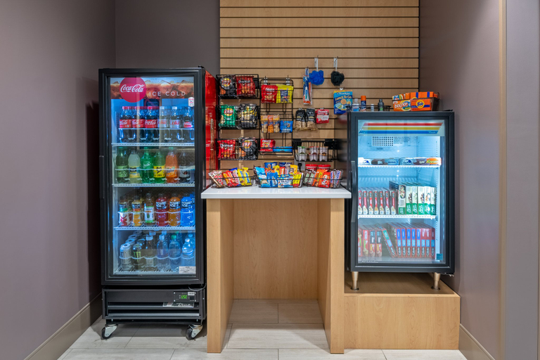 Food & Drinks 5, Holiday Inn Express & Suites WOODBRIDGE by IHG, Prince William