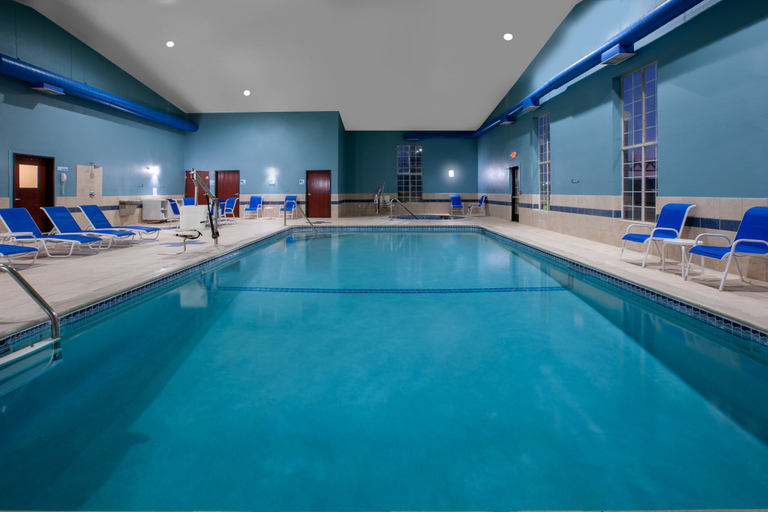 Sport & Beauty 2, Holiday Inn Express & Suites WOODHAVEN by IHG, Wayne