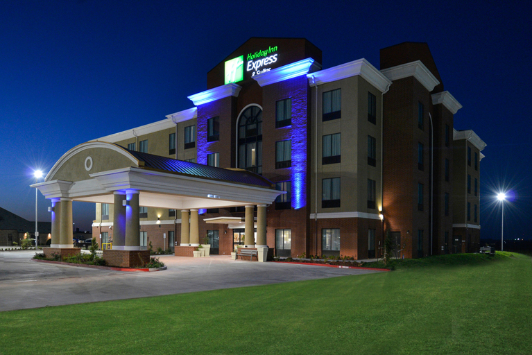Exterior & Views 2, Holiday Inn Express & Suites ALVA by IHG, Woods