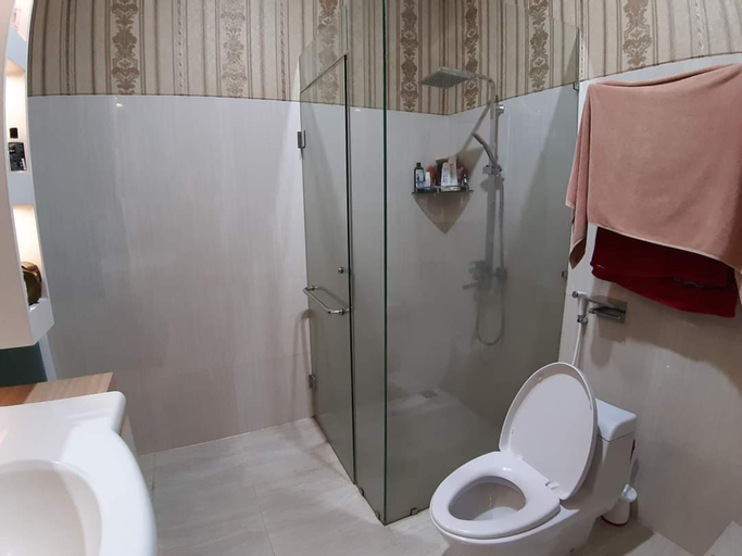 Bathroom 4