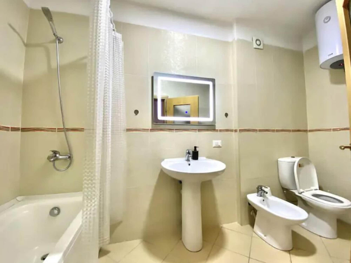 Bathroom 4, Rooftop 57, Durrësit