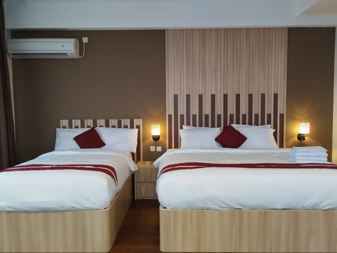 Bedroom 2, HILLTOP HOTEL Sanggau, Sanggau