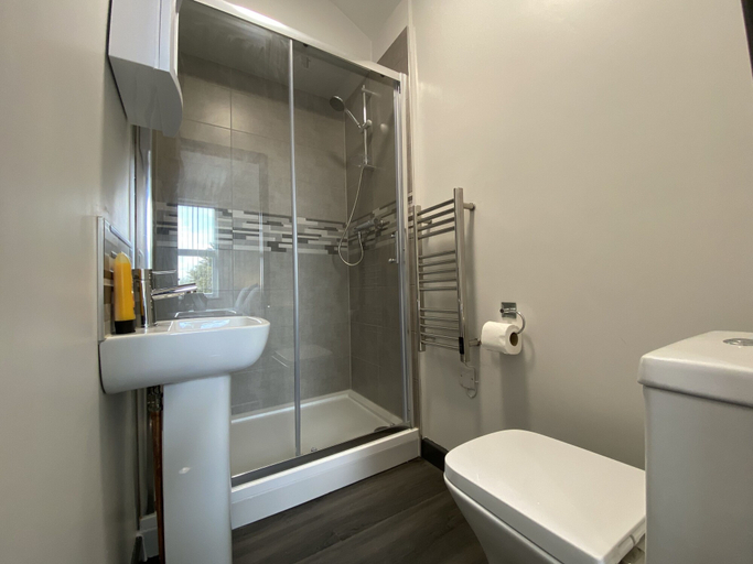 Bathroom 4, StayCrewe Apartments, Cheshire East