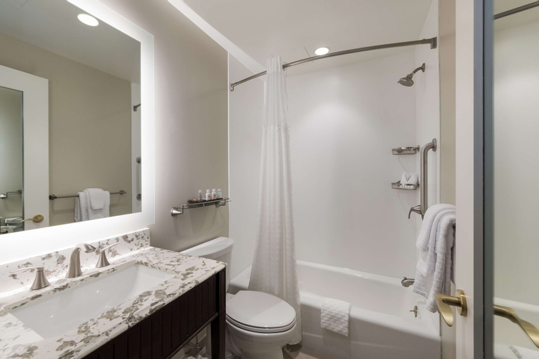 Bathroom 18