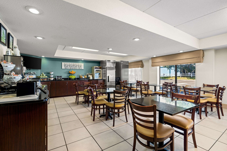 Food & Drinks 5, Sleep Inn Wilmington near University, New Hanover