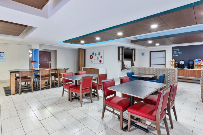 Food & Drinks 3, Holiday Inn Express & Suites THREE RIVERS by IHG, Saint Joseph