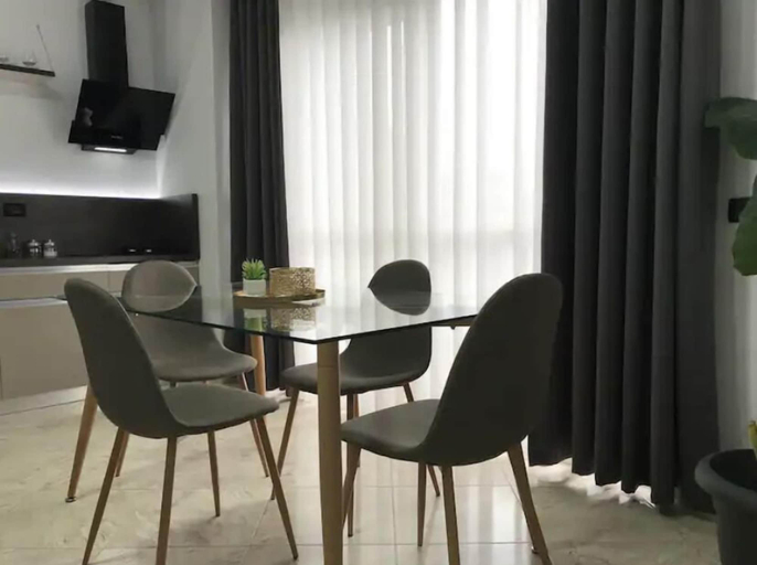 Others 5, Luka Penthouse, Durrësit