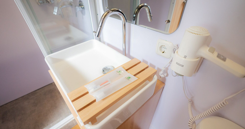 Bathroom 13