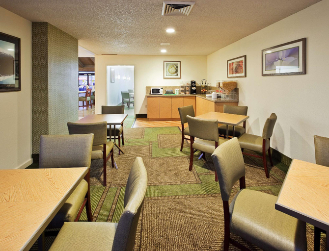 Food & Drinks 5, La Quinta Inn & Suites by Wyndham Redding, Shasta