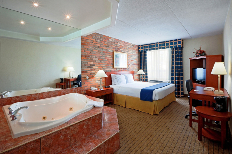 Bedroom 3, Holiday Inn Express TORONTO EAST - SCARBOROUGH by IHG, Toronto