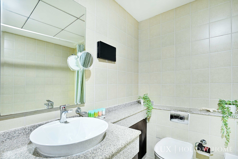 Bathroom 4, LUX The Dubai Marina View Suite, Dubai