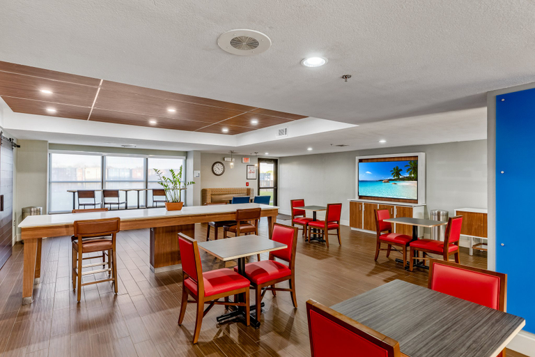 Food & Drinks 3, Holiday Inn Express HARLINGEN by IHG, Cameron
