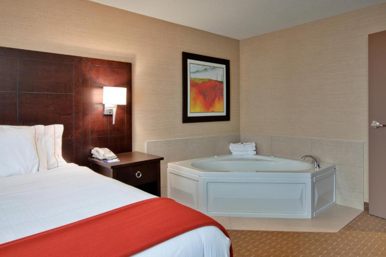 Bedroom 5, Holiday Inn Express & Suites CHATHAM SOUTH by IHG, Chatham-Kent